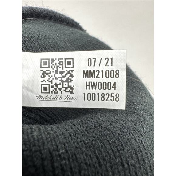 MENS MITCHELL & NESS NBA SCRIPT POM BEANIE HWC LAKERS - BLACK - Picture 6 of 6